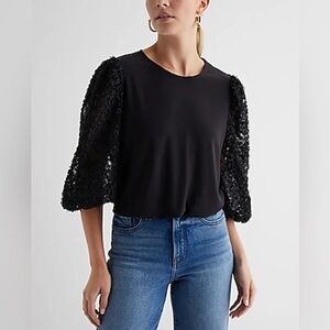NWT EXPRESS Skimming Textured Floral Puff Sleeve Tee Black Women- Size L